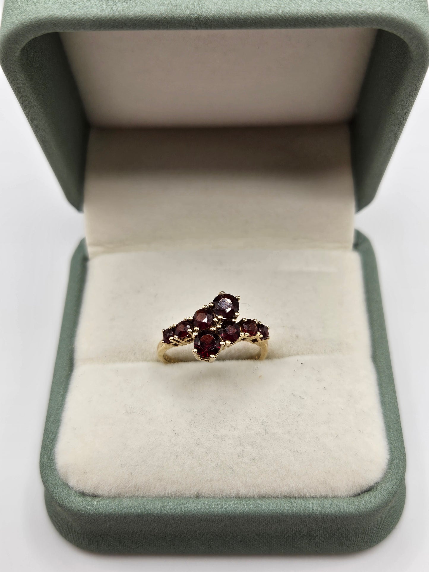 9ct gold garnet ring