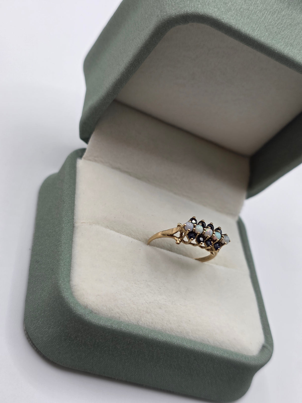 9ct gold opal and sapphire ring