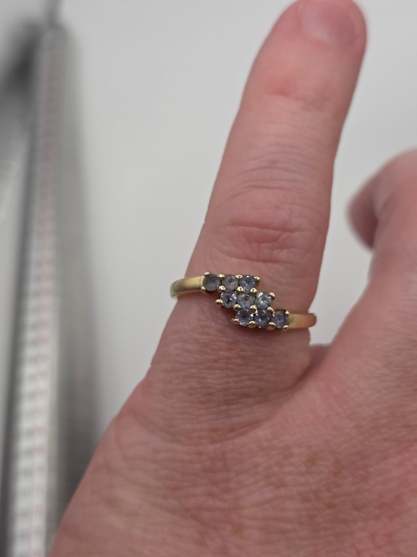 9ct gold tanzanite ring
