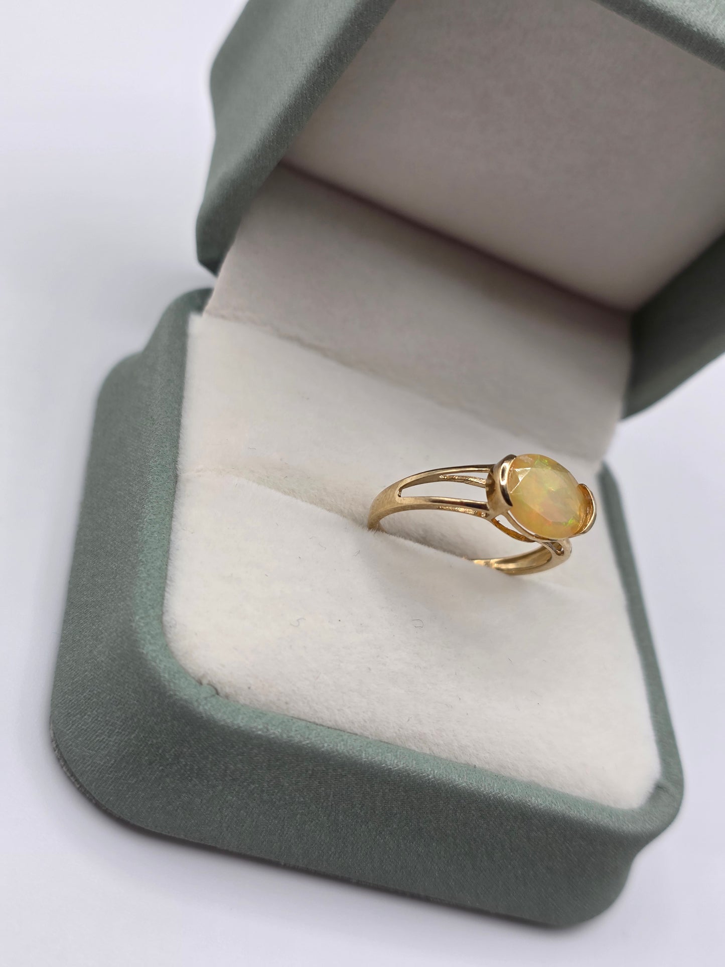9ct gold opal ring