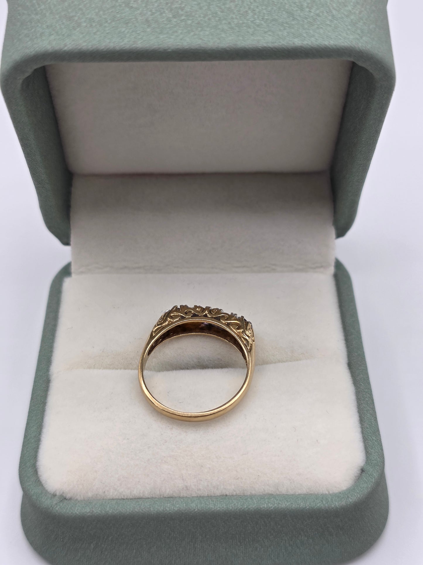 9ct gold amethyst and diamond ring