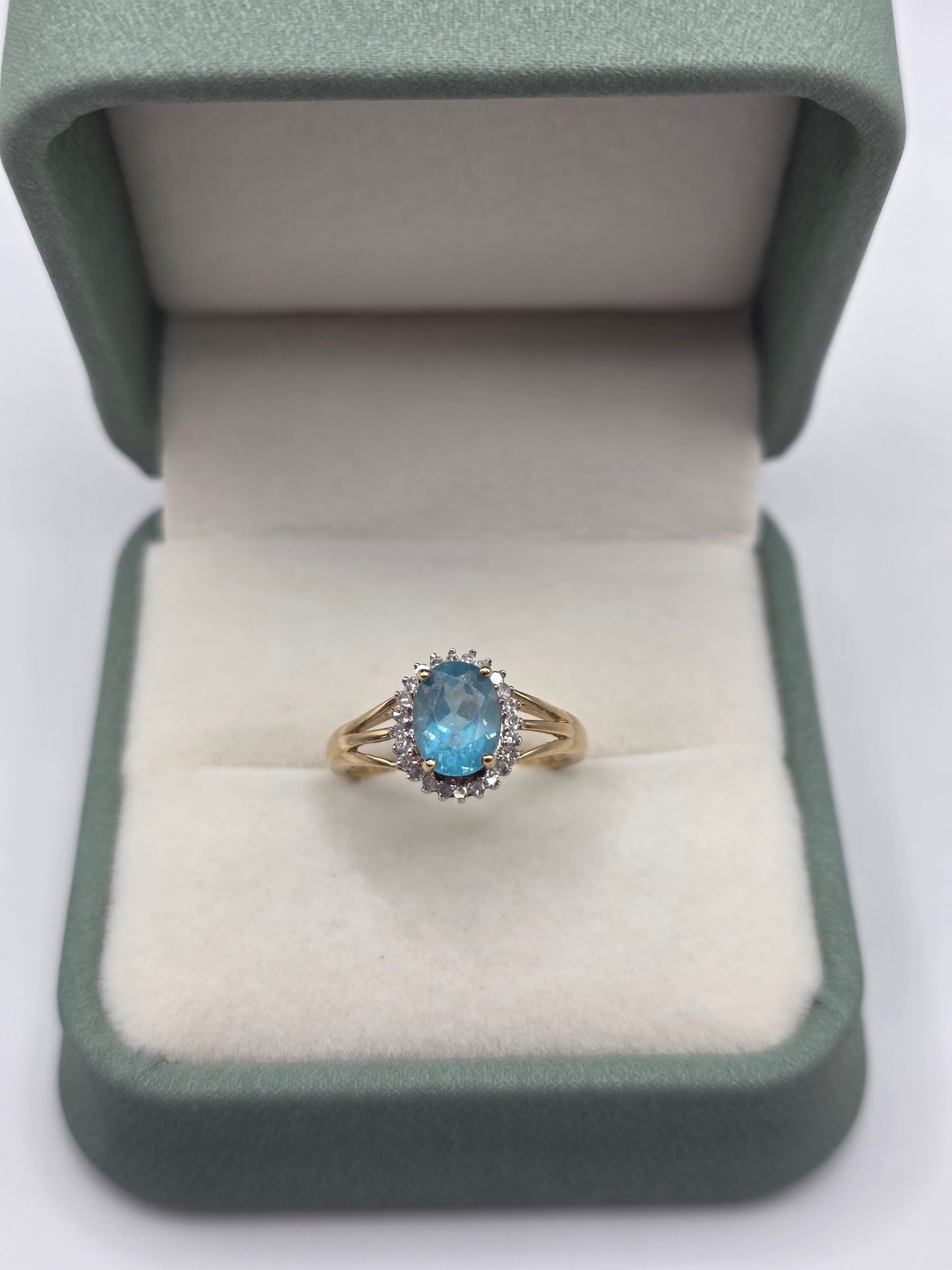 9ct gold aquamarine and diamond ring