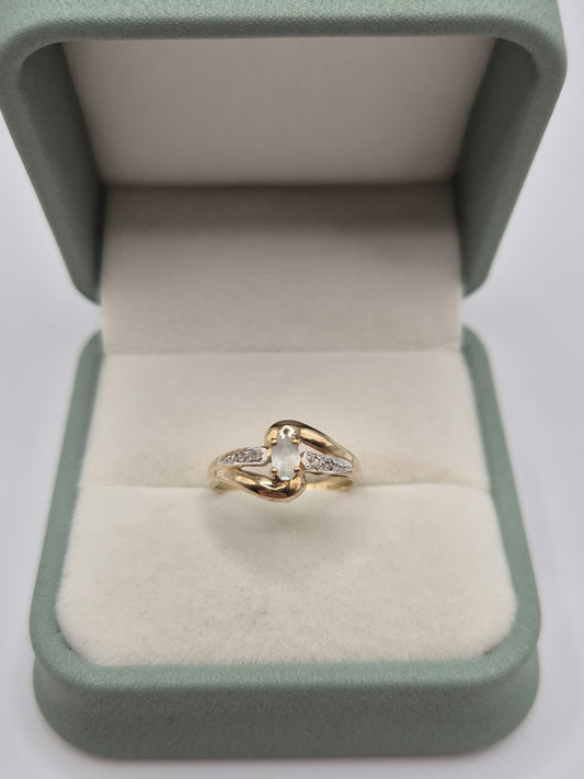 9ct gold aquamarine and diamond ring