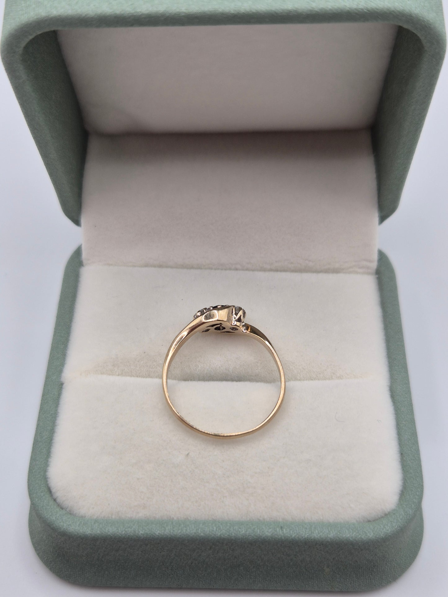 9ct gold sapphire and diamond ring