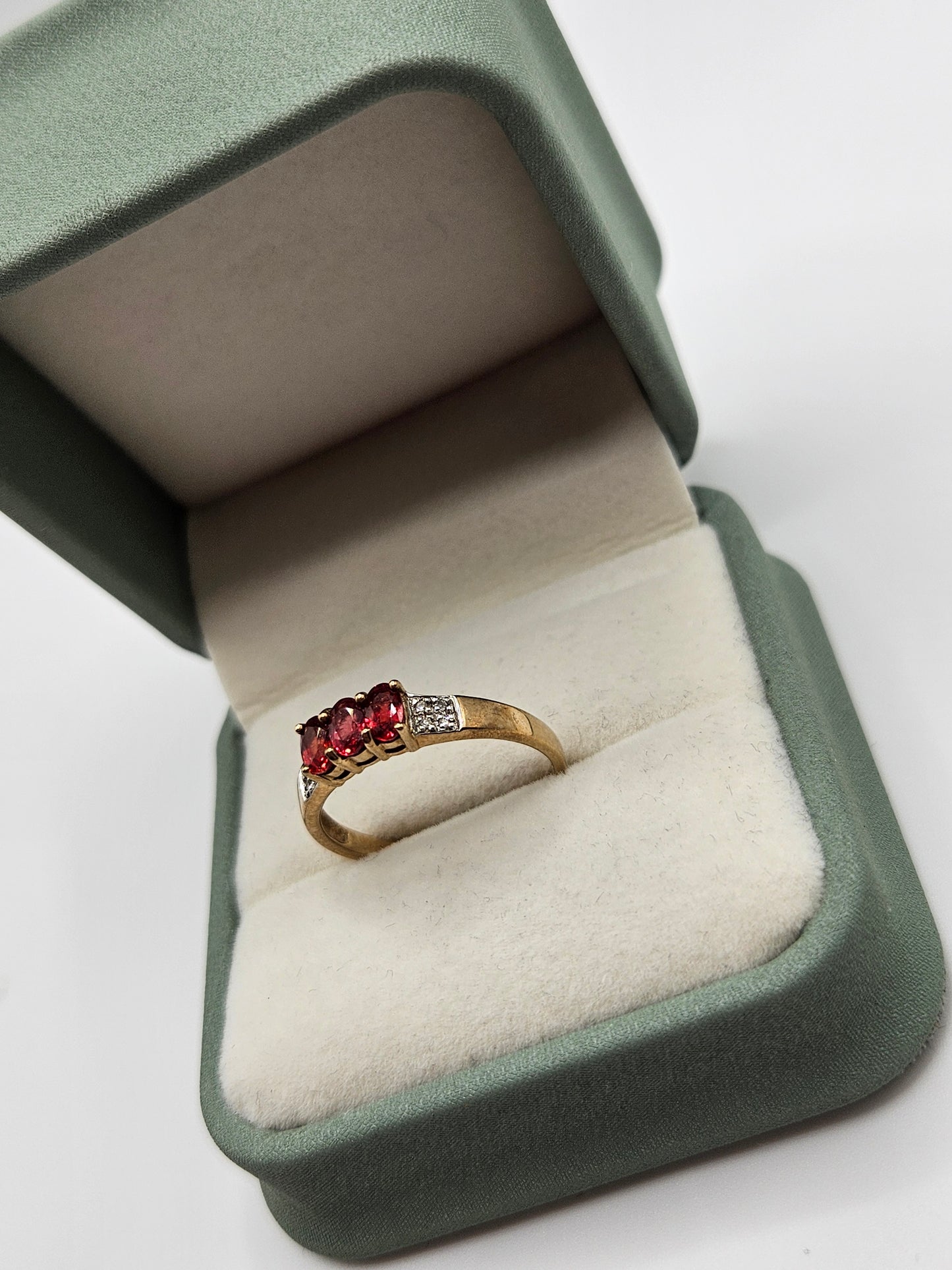 9ct gold spinel and diamond ring