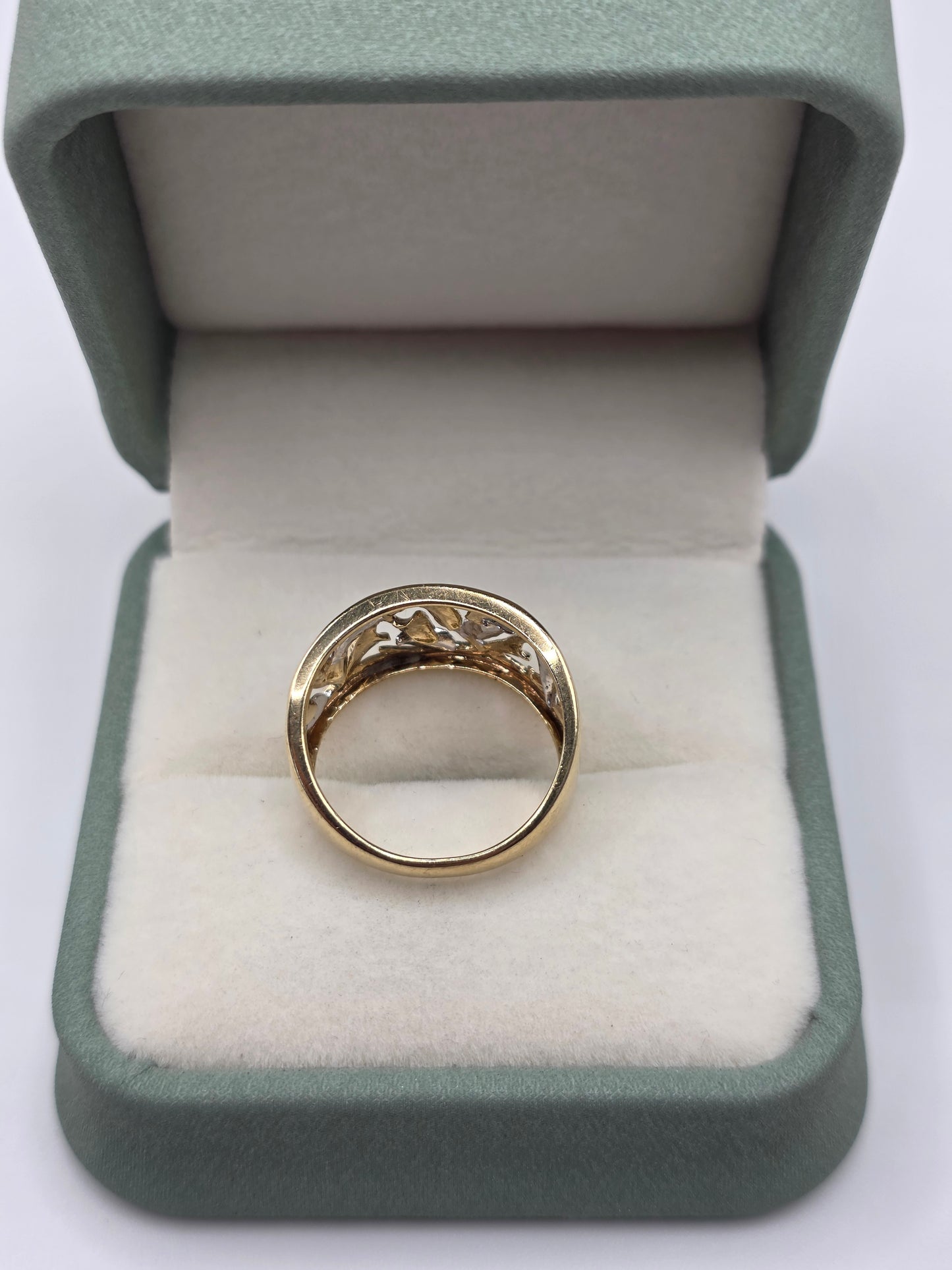 9ct gold floral ring