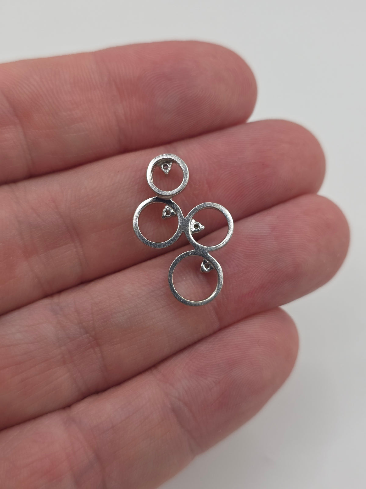 9ct white gold diamond pendant