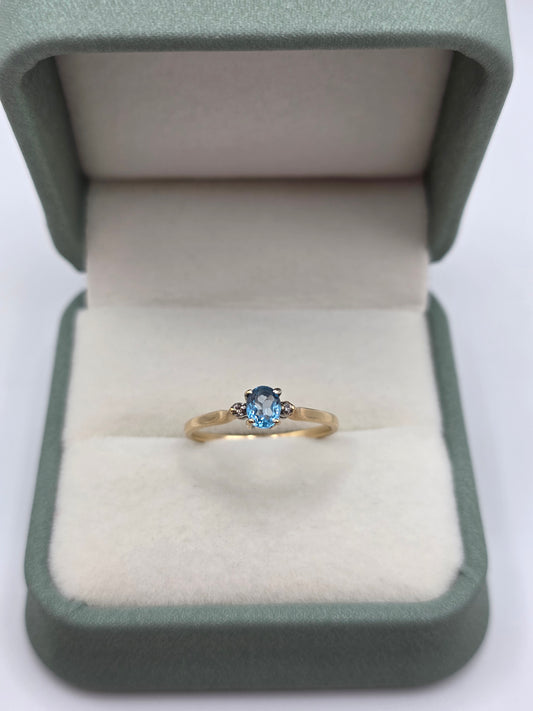 9ct gold topaz and diamond ring