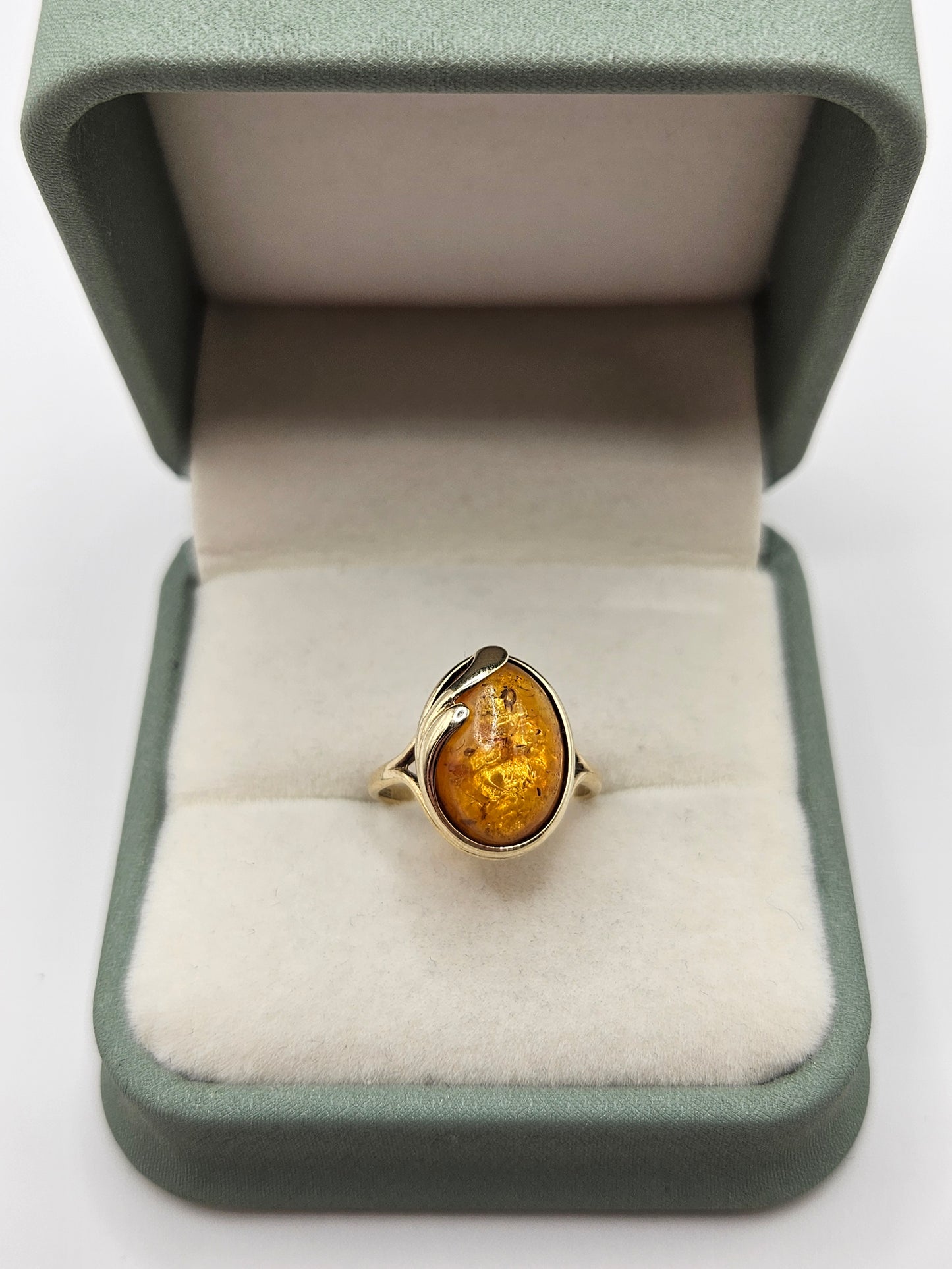 9ct gold amber ring