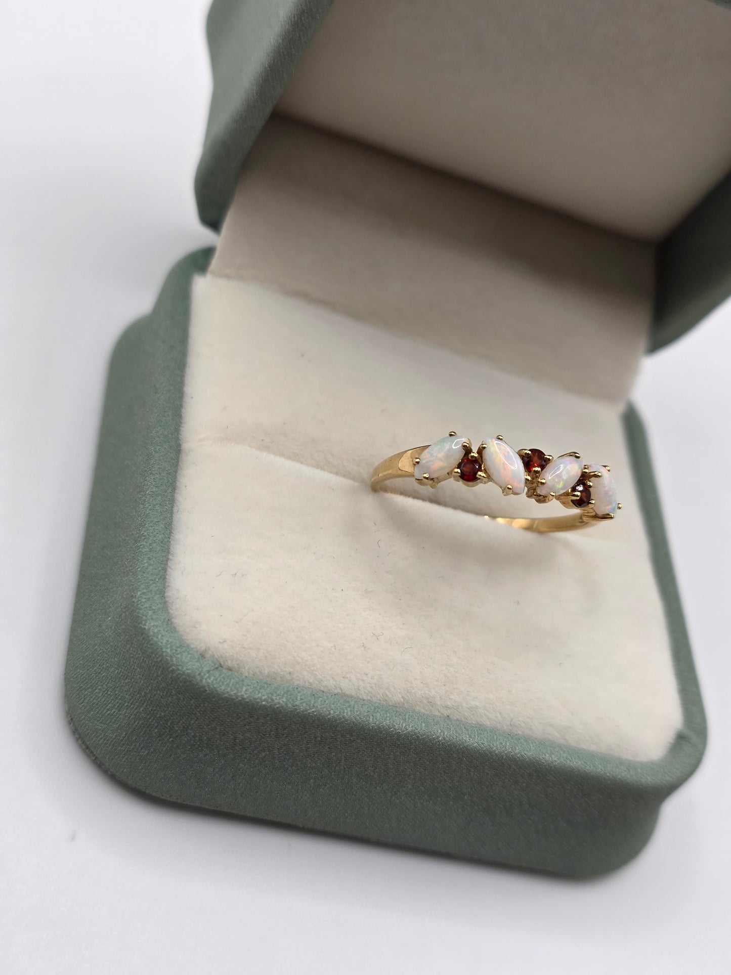 9ct gold opal and garnet ring
