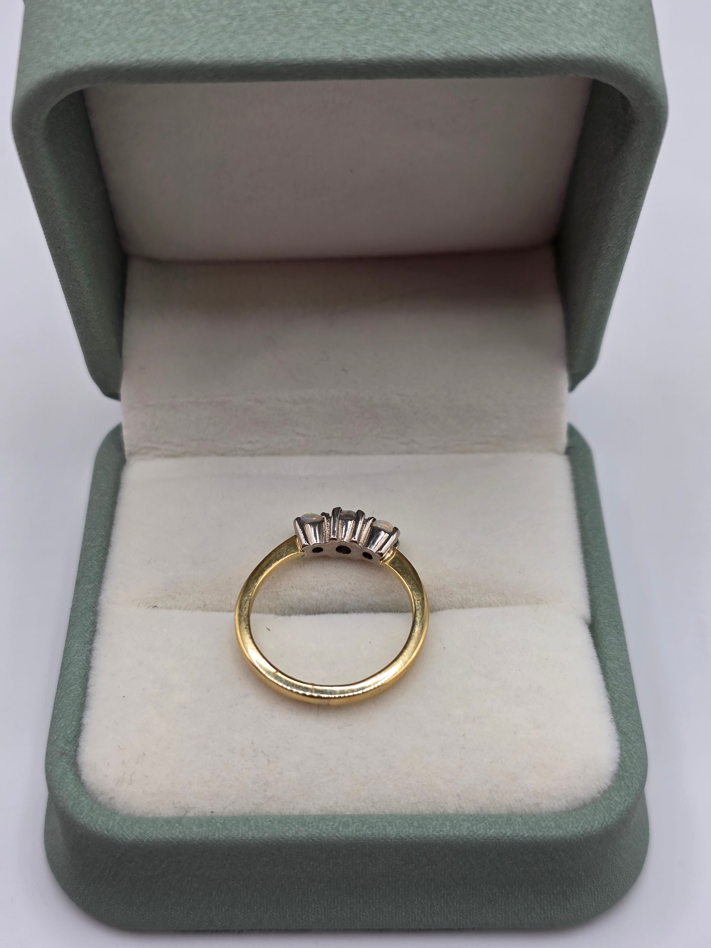 18ct gold opal and diamond ring