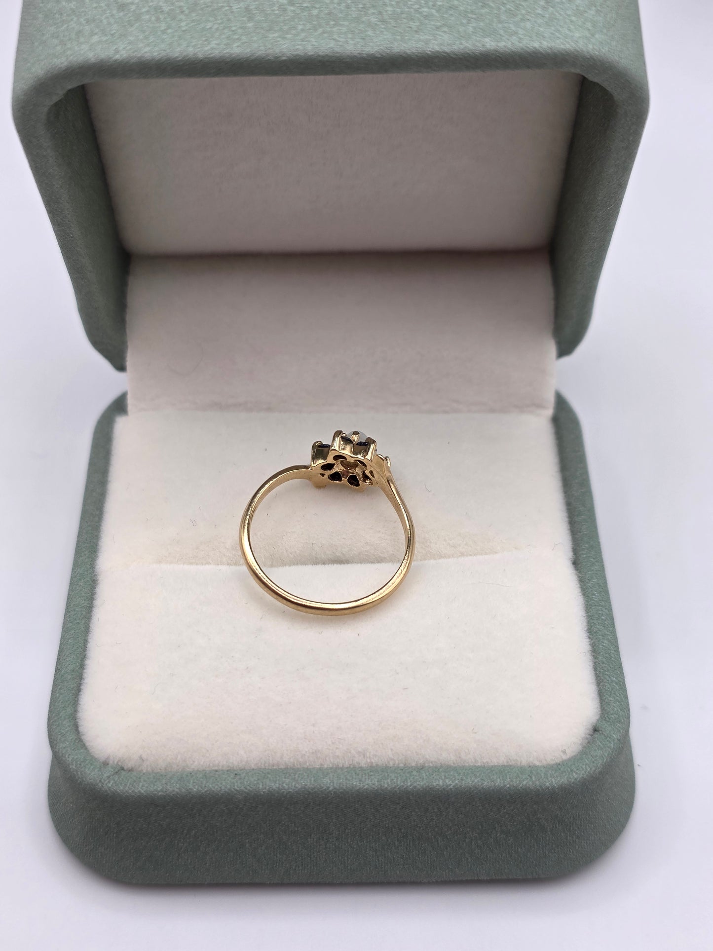 9ct gold opal and sapphire ring