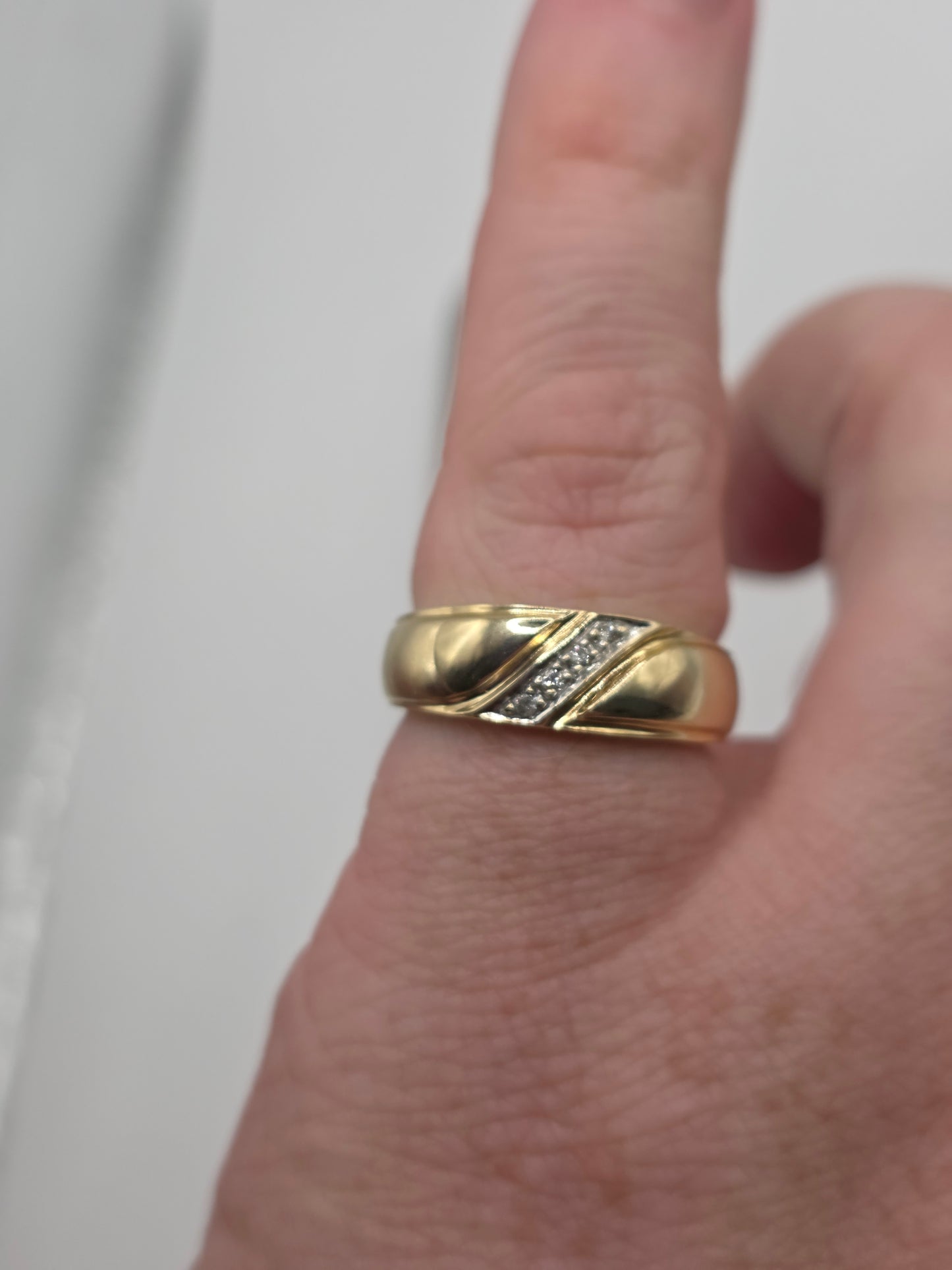 9ct gold diamond ring