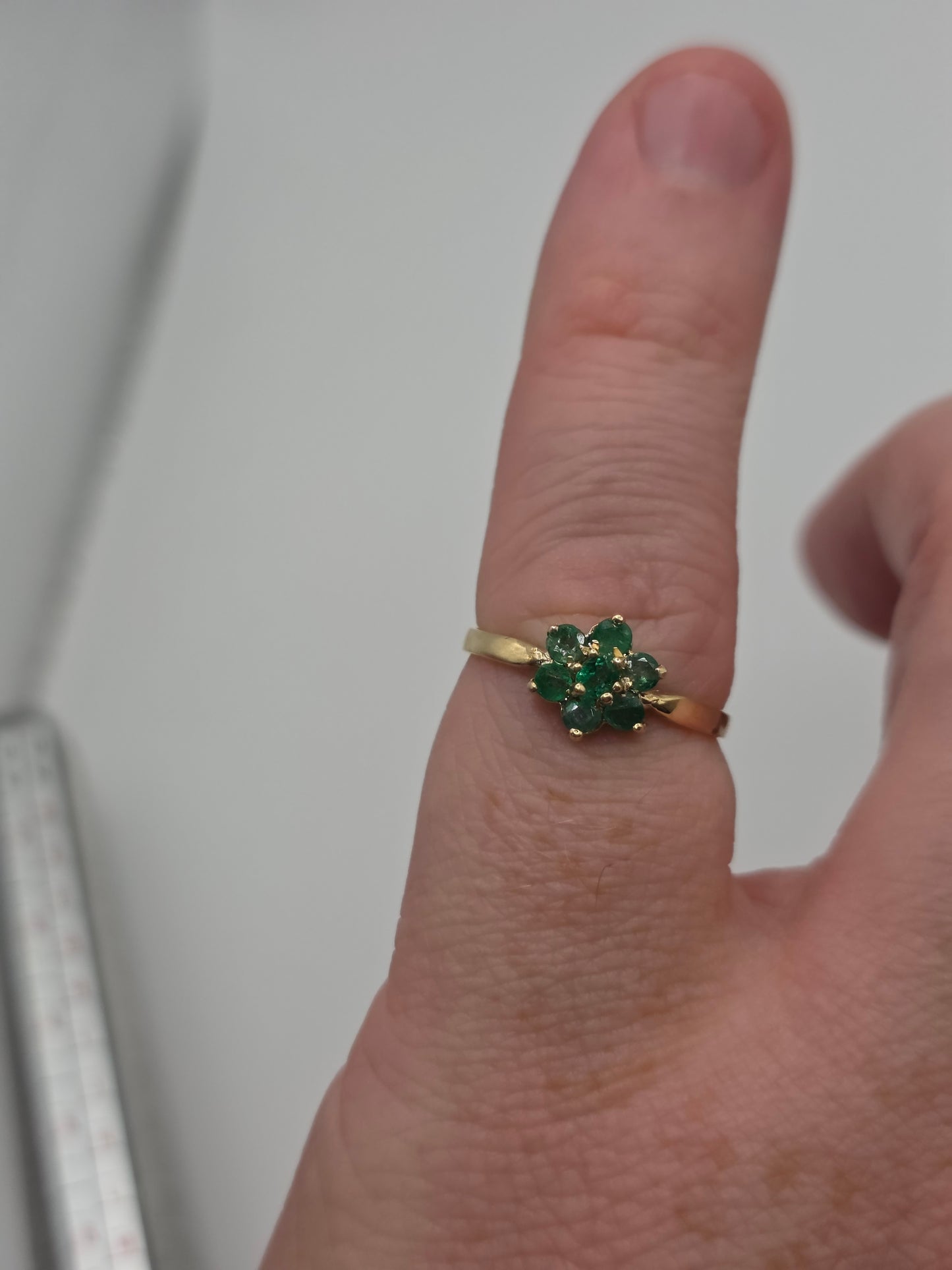 9ct gold emerald ring