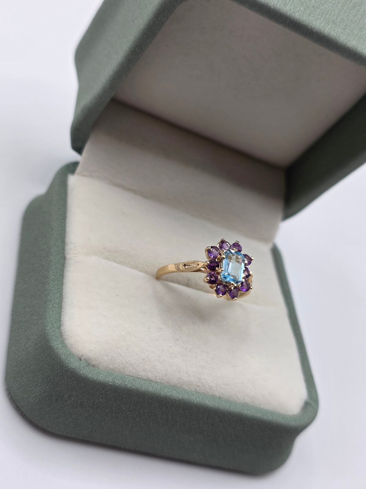 9ct gold topaz and amethyst cluster ring