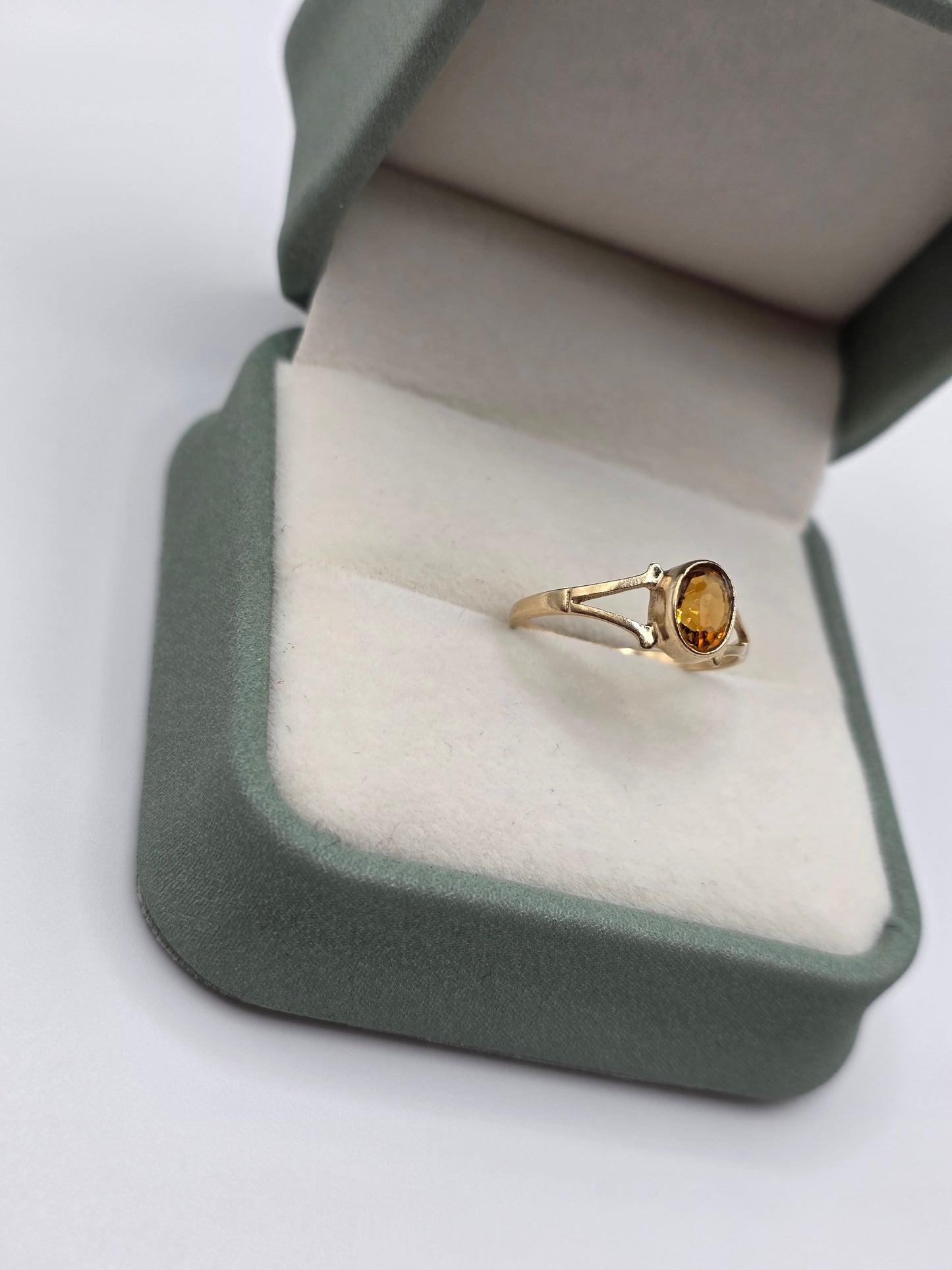 9ct gold citrine ring