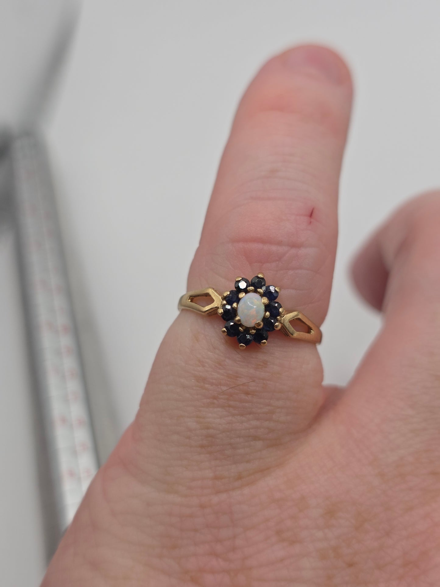 9ct gold opal and sapphire ring