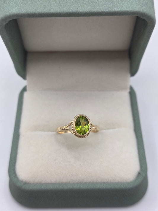 9ct gold peridot ring
