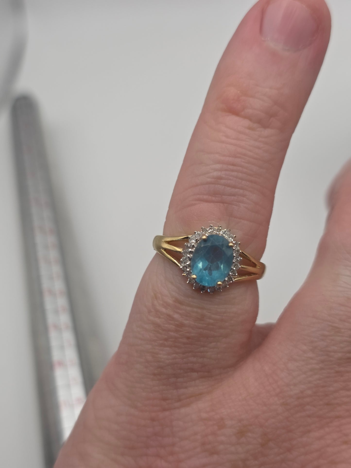 9ct gold aquamarine and diamond ring