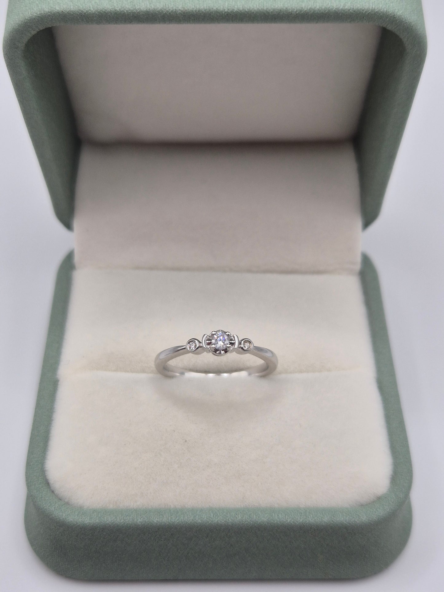 9ct white gold diamond ring