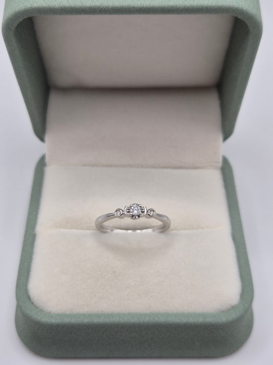 9ct white gold diamond ring