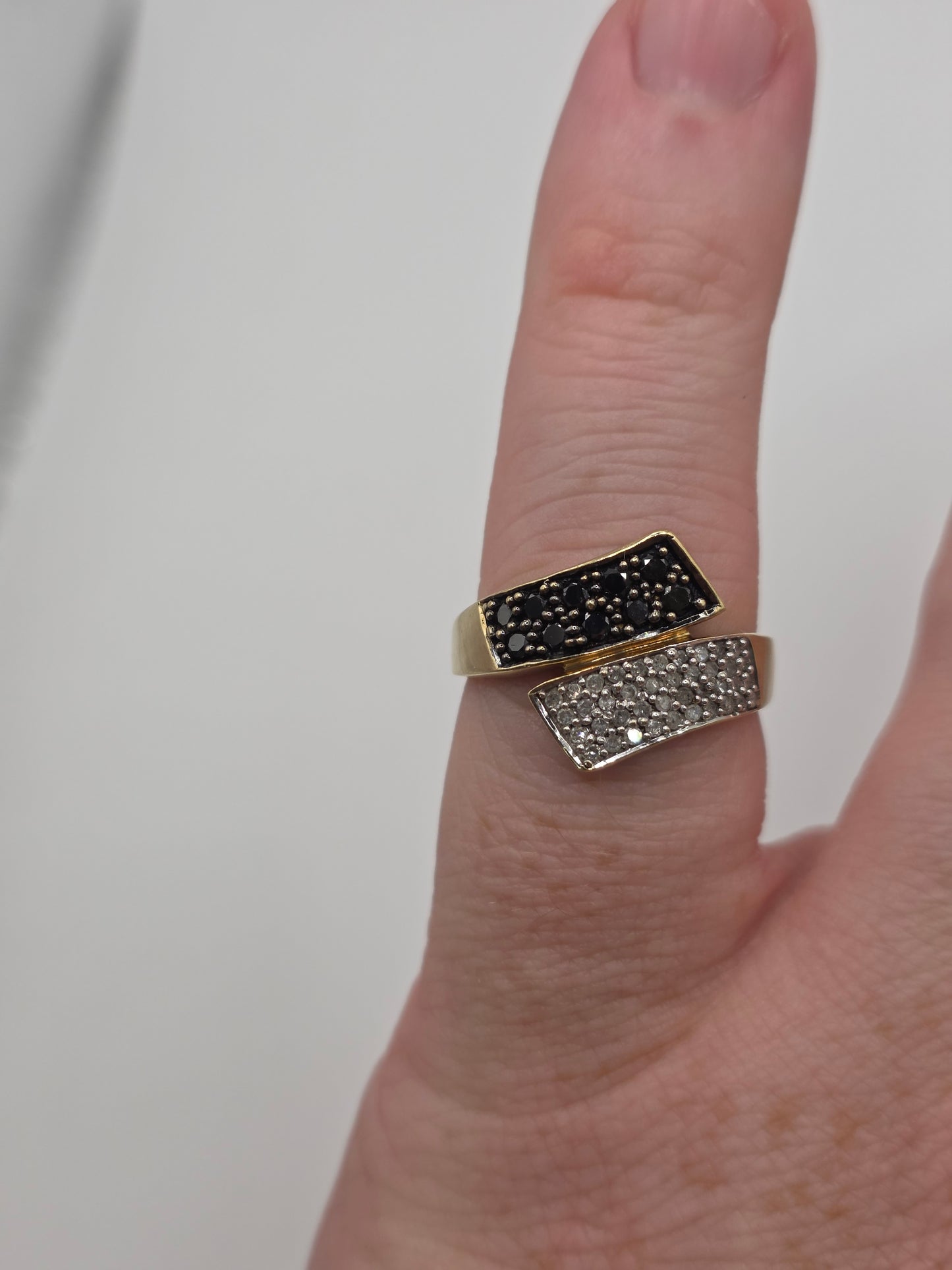 9ct gold diamond ring