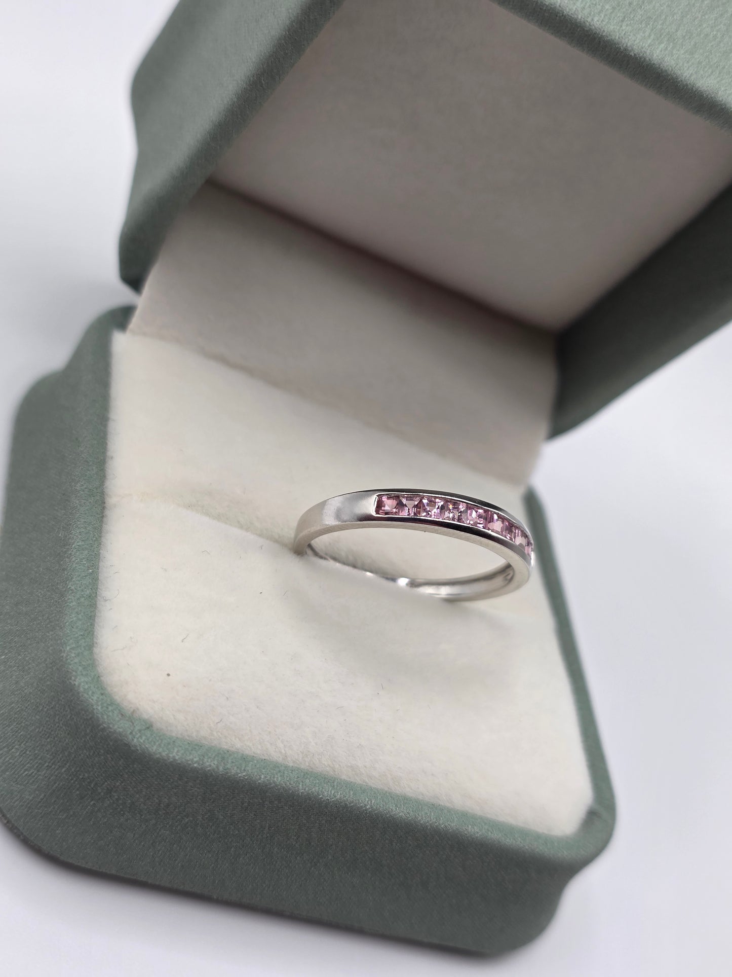 9ct white gold pink tourmaline ring