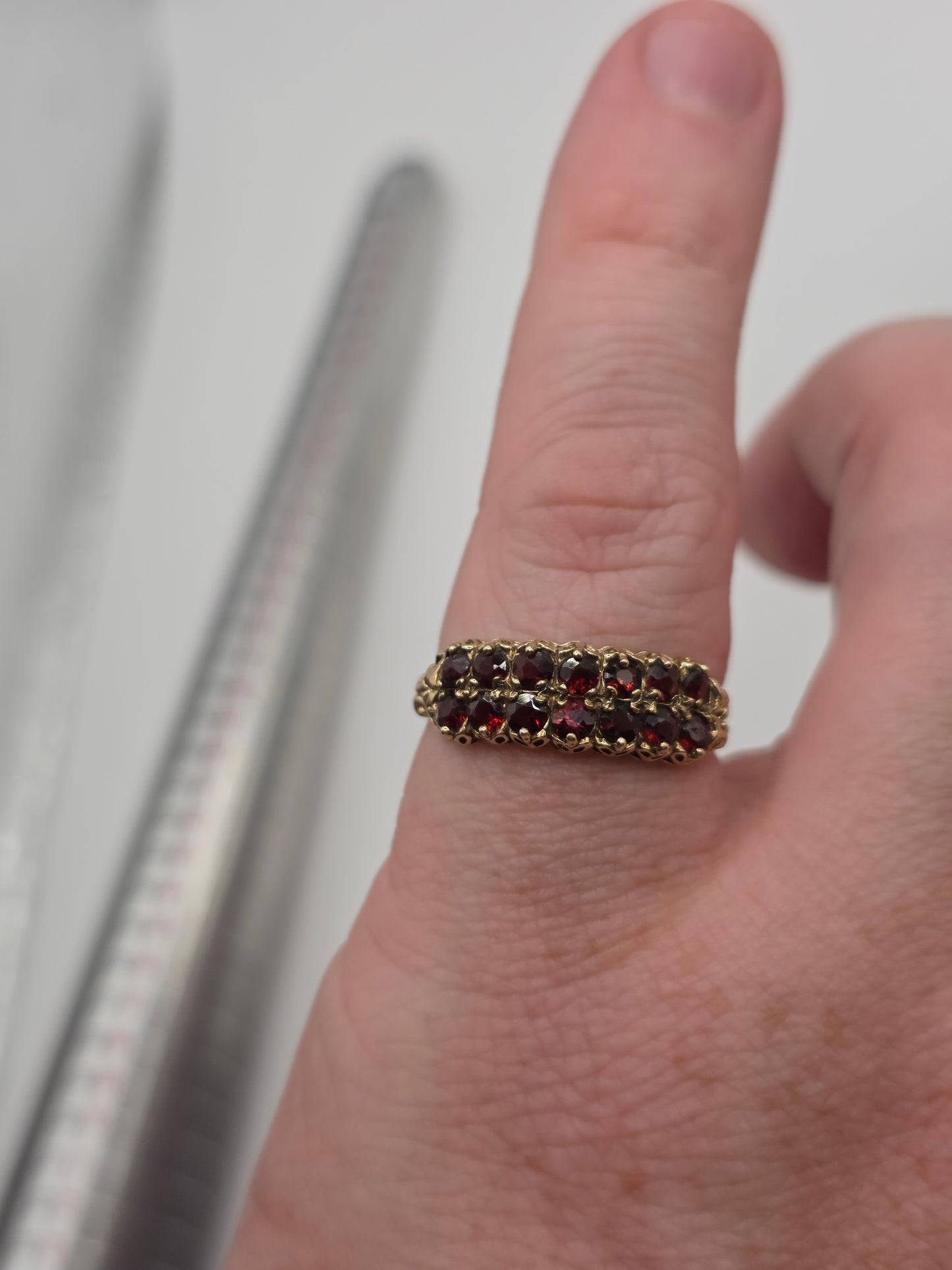 9ct gold garnet ring