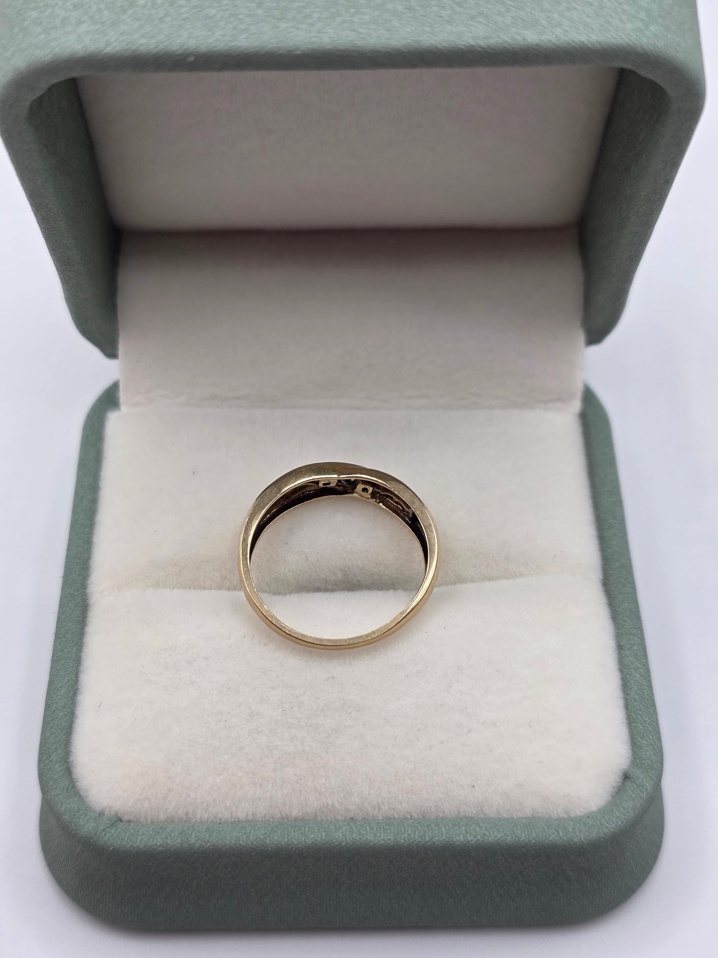 9ct gold aquamarine and diamond ring