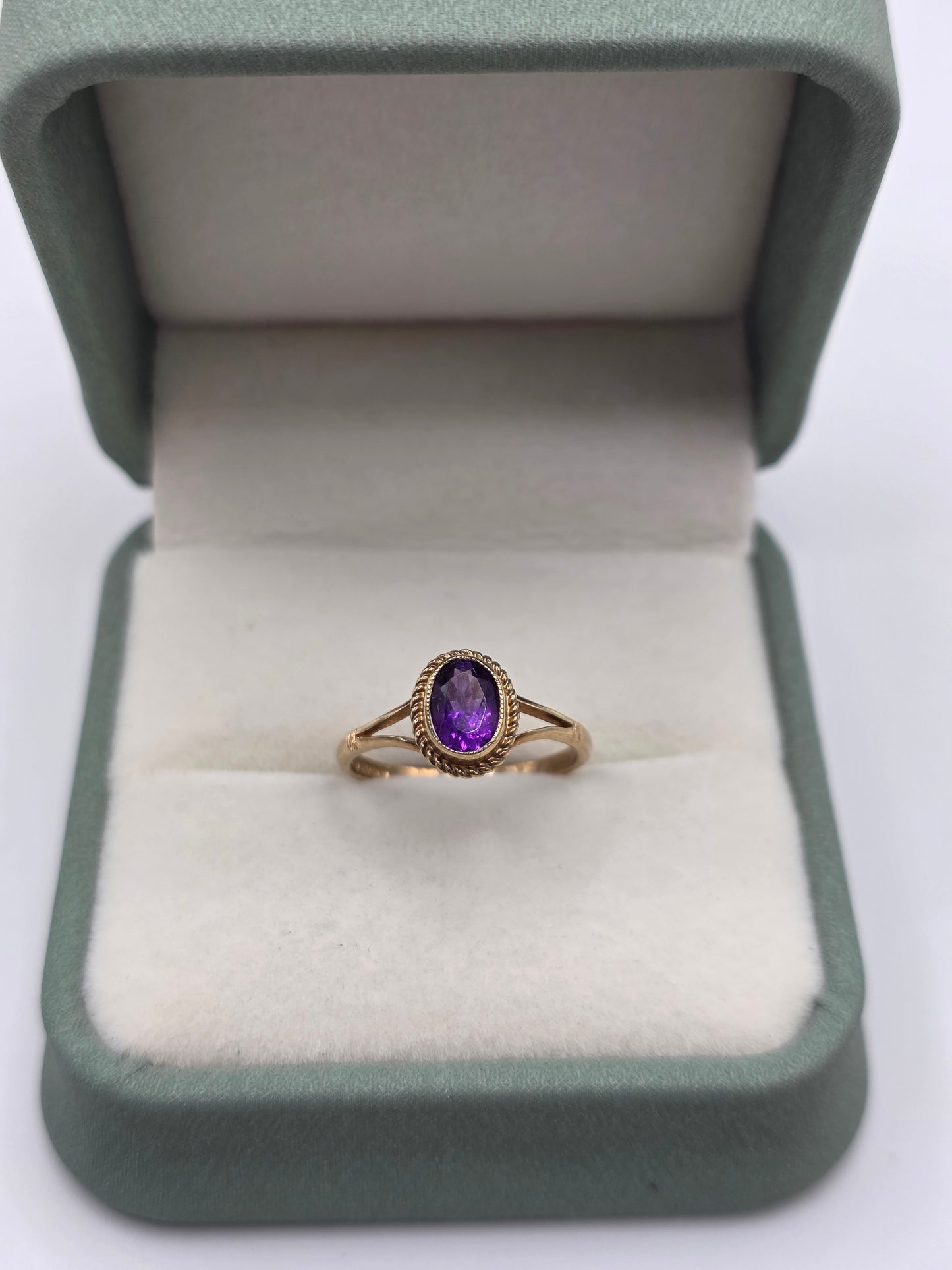 9ct gold amethyst ring