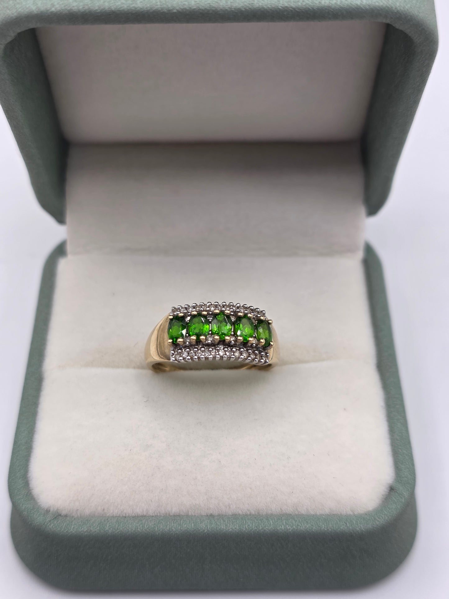 9ct gold diopside and diamond ring