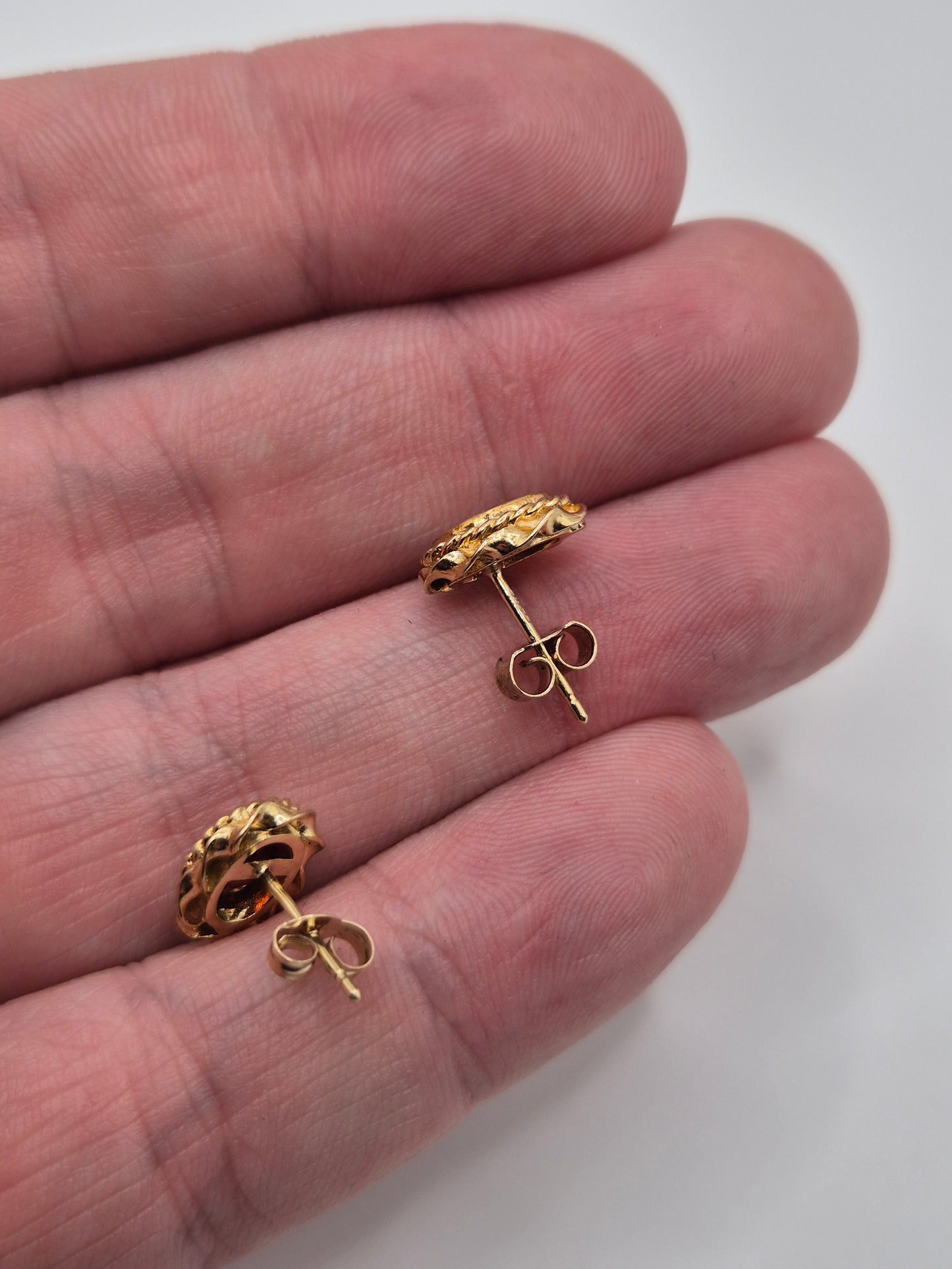 9ct gold garnet earrings