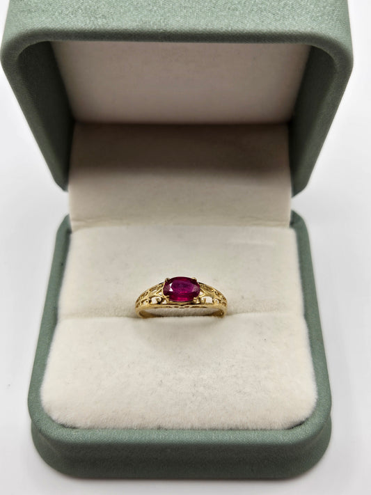 9ct gold garnet ring