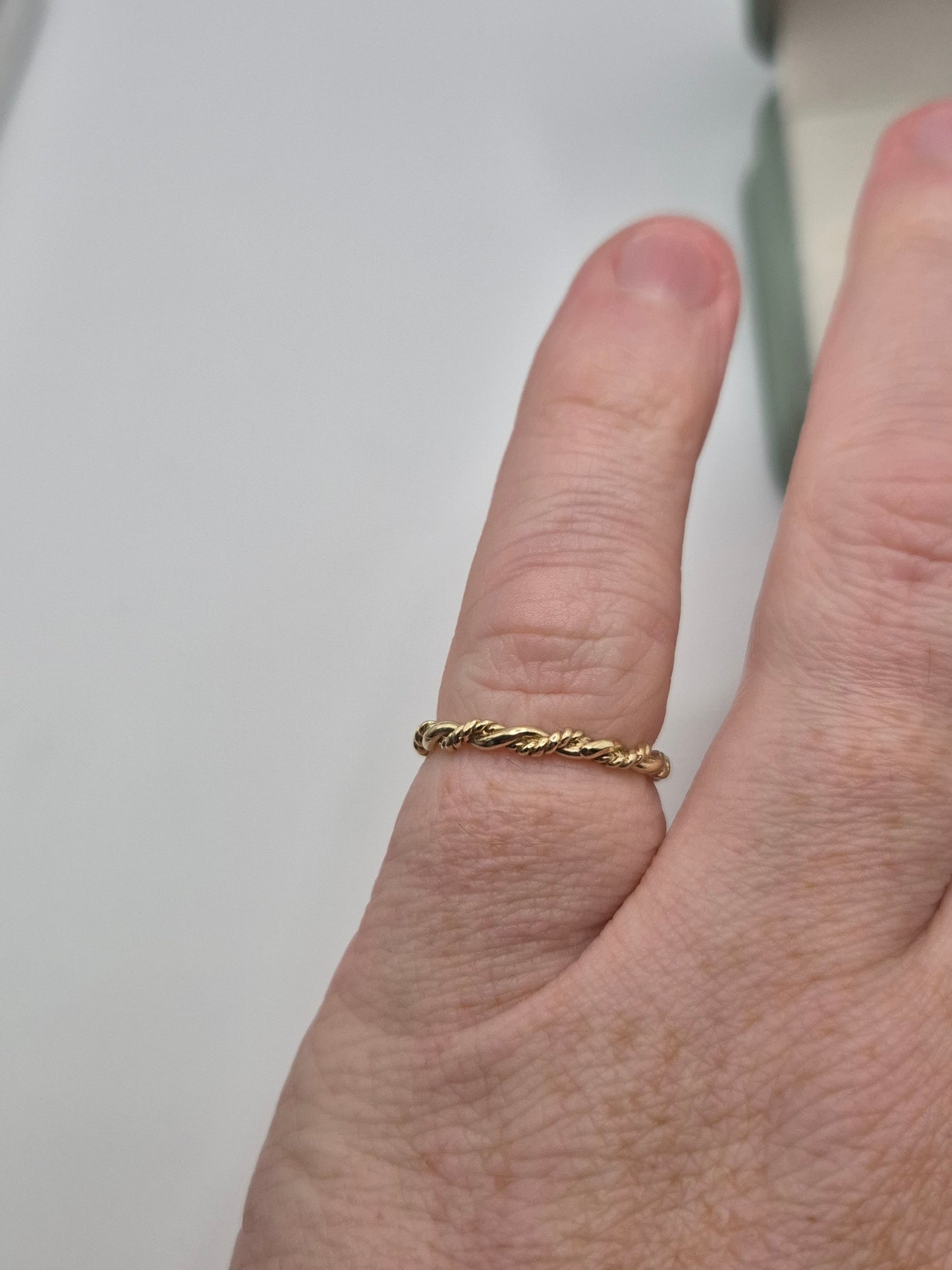 9ct gold twist ring