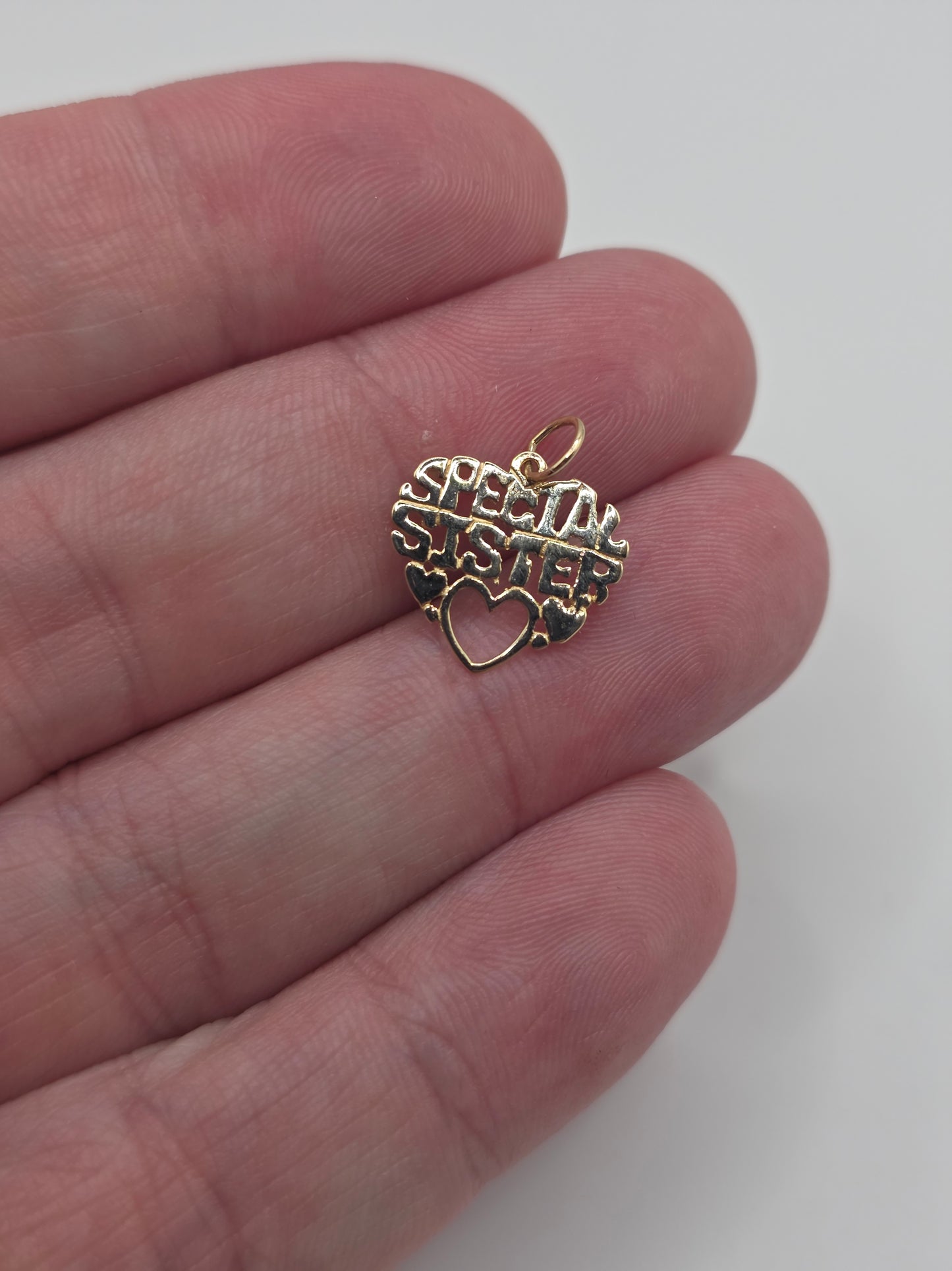 9ct gold special sister pendant