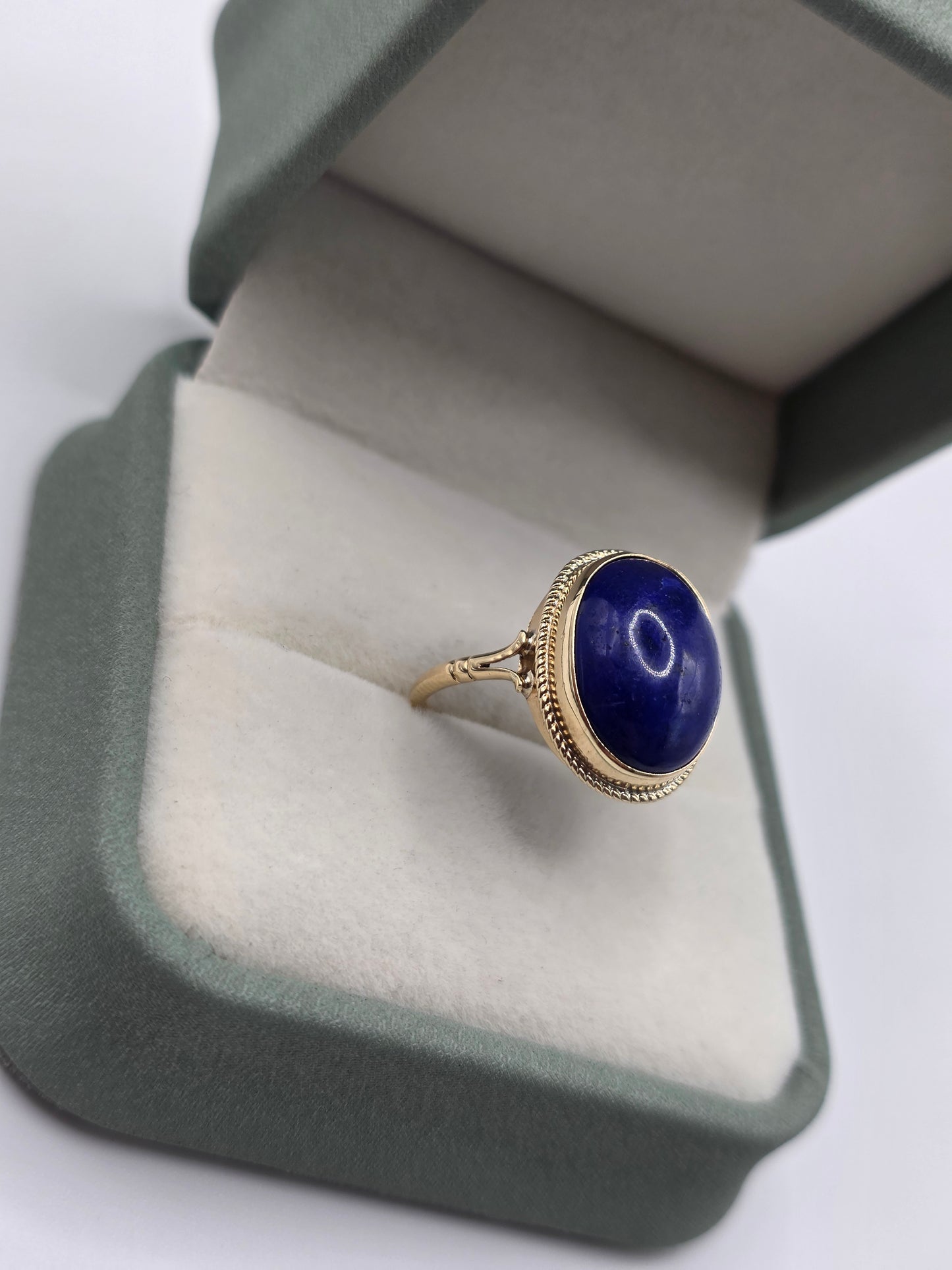 9ct gold lapis lazuli ring