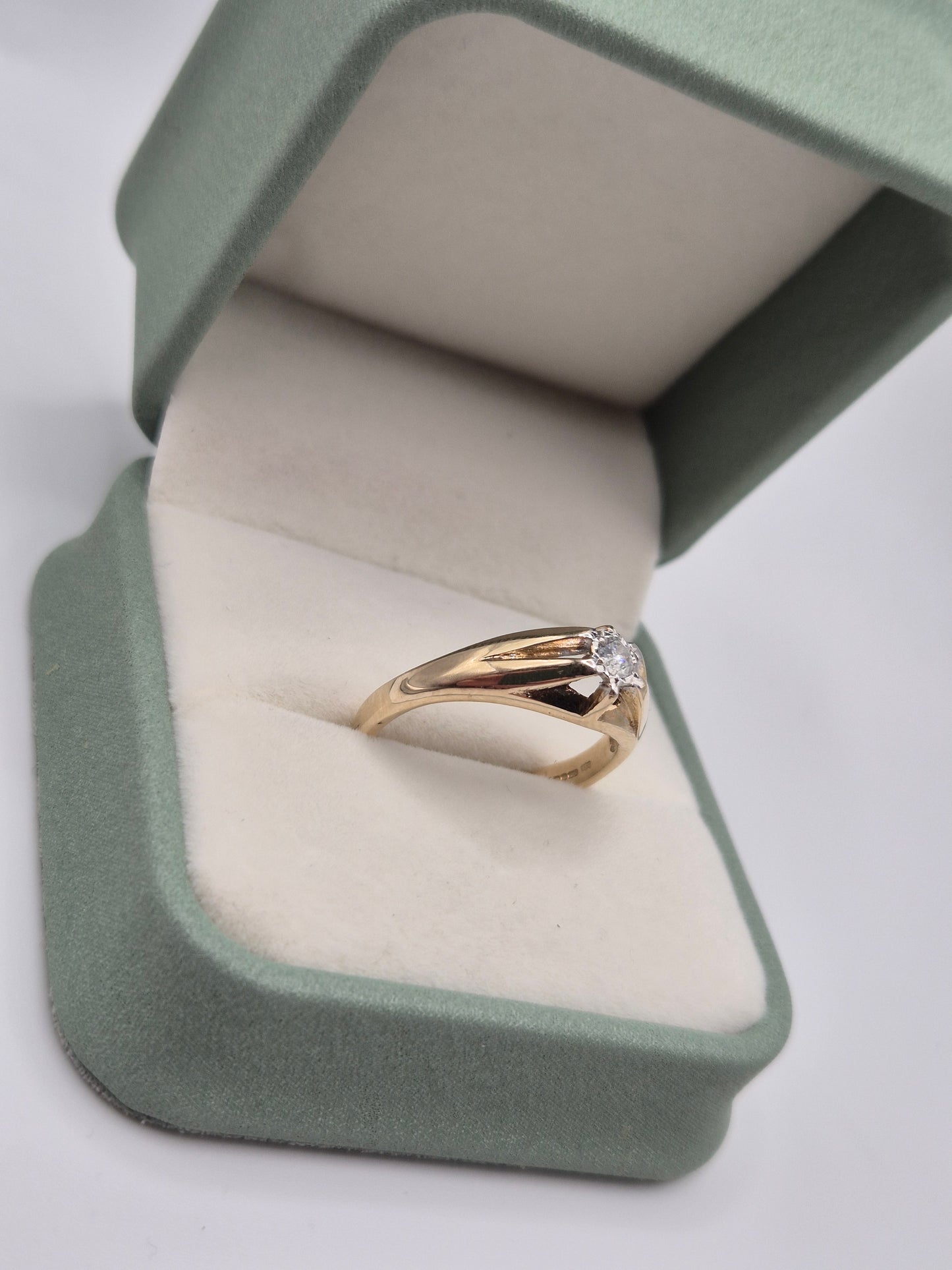 Heavy 9ct gold diamond gypsy ring