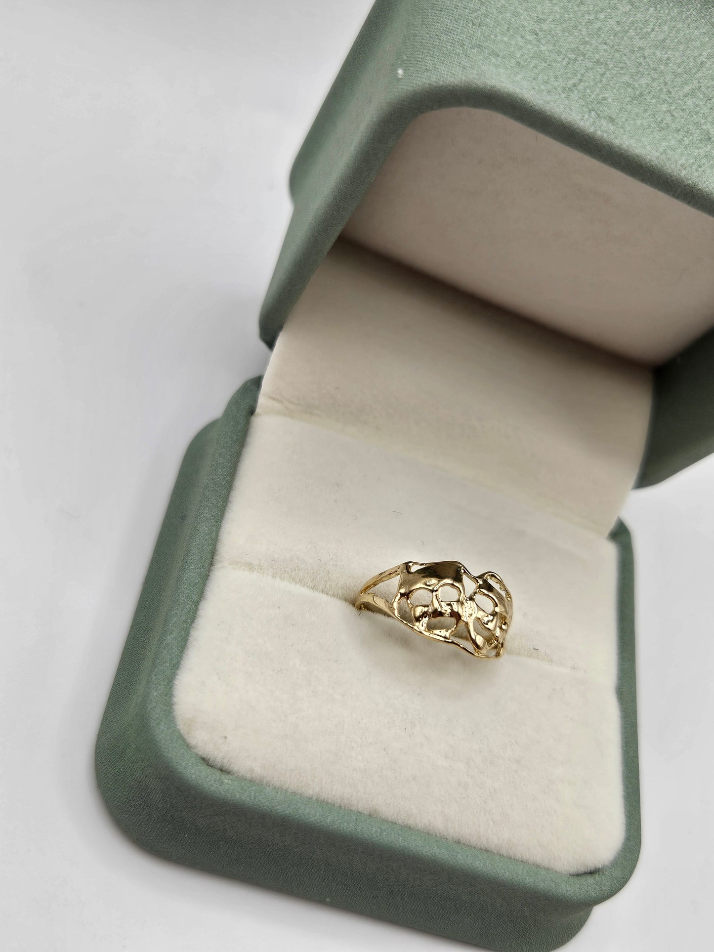 9ct gold ring