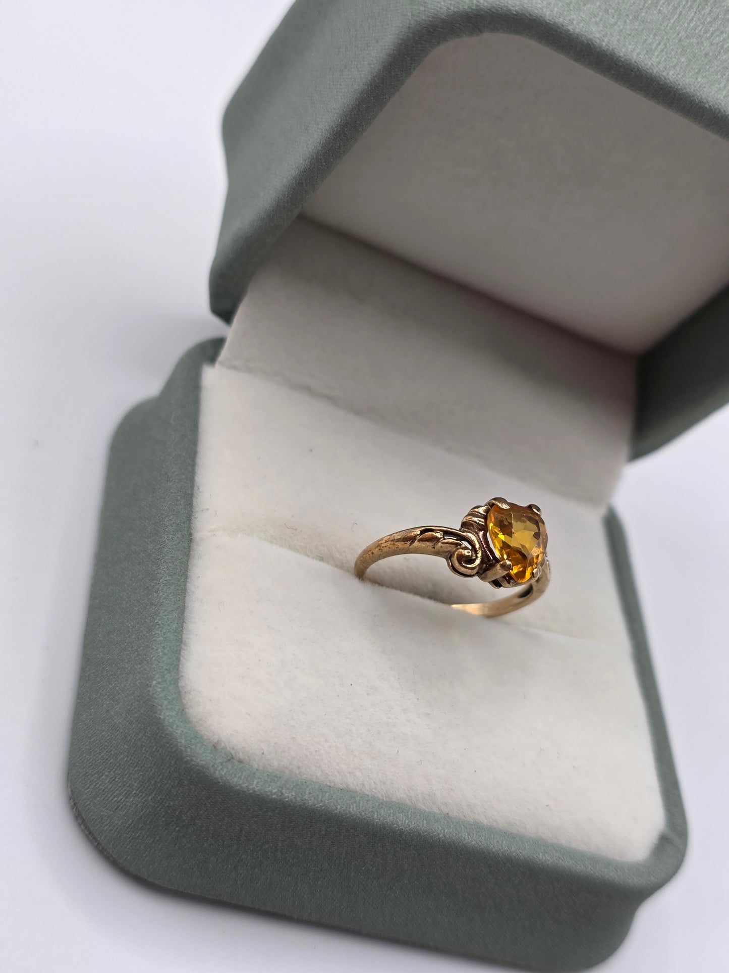 Vintage 9ct gold citrine ring