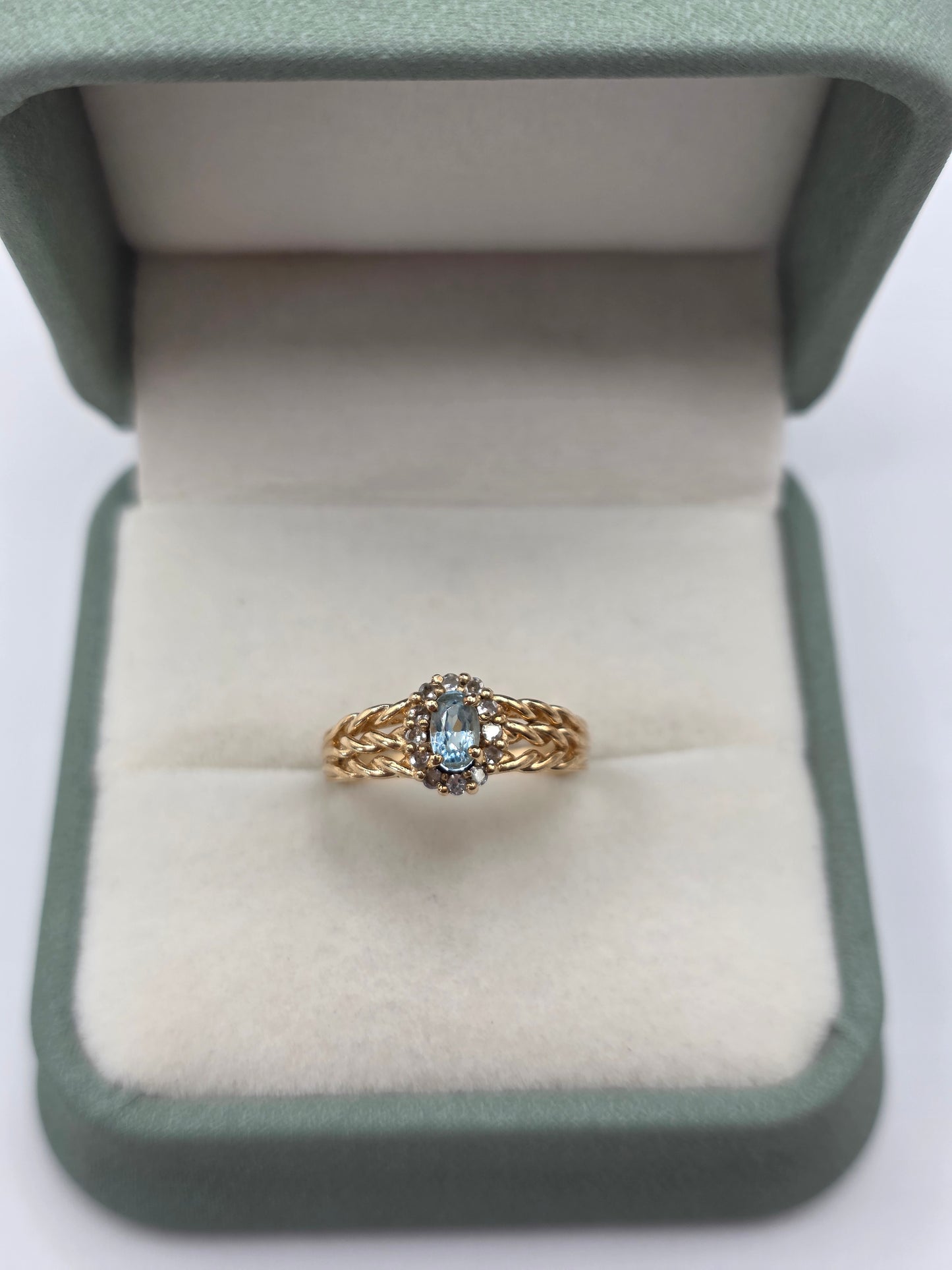 9ct gold aquamarine and diamond ring