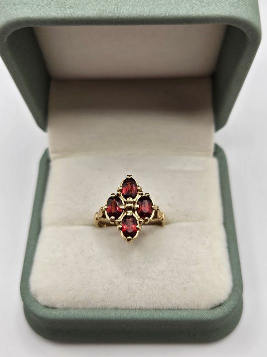 9ct gold garnet ring