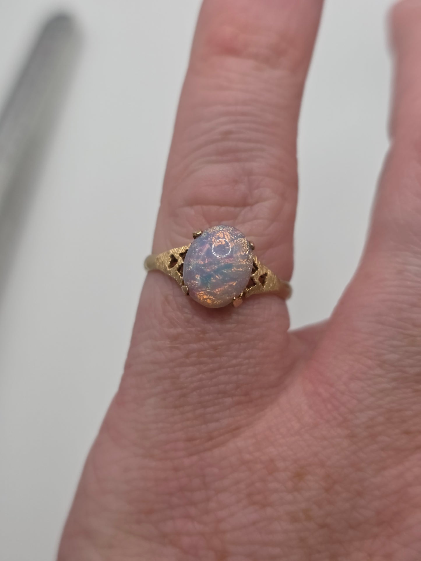 Vintage 9ct gold opal doublet ring