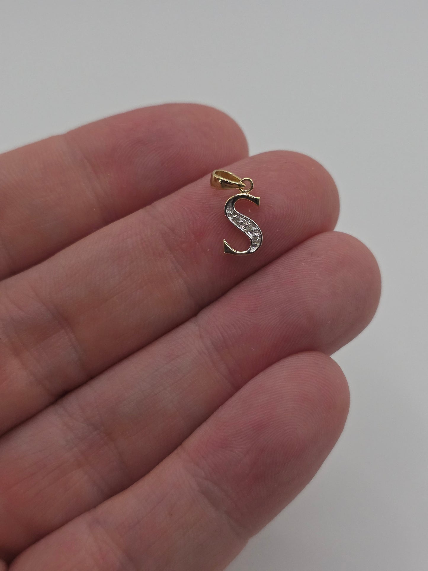 9ct gold diamond initial S pendant