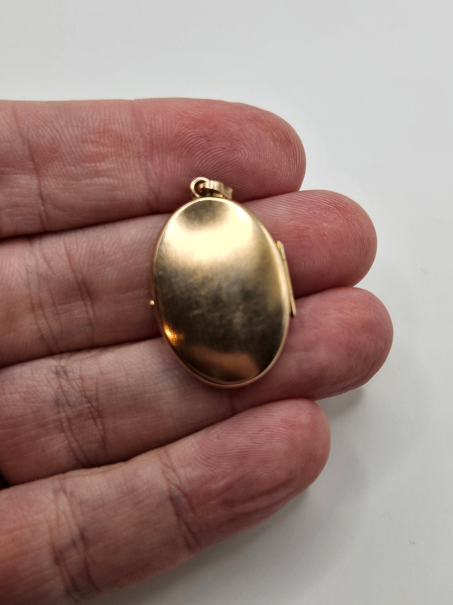 9ct gold floral locket