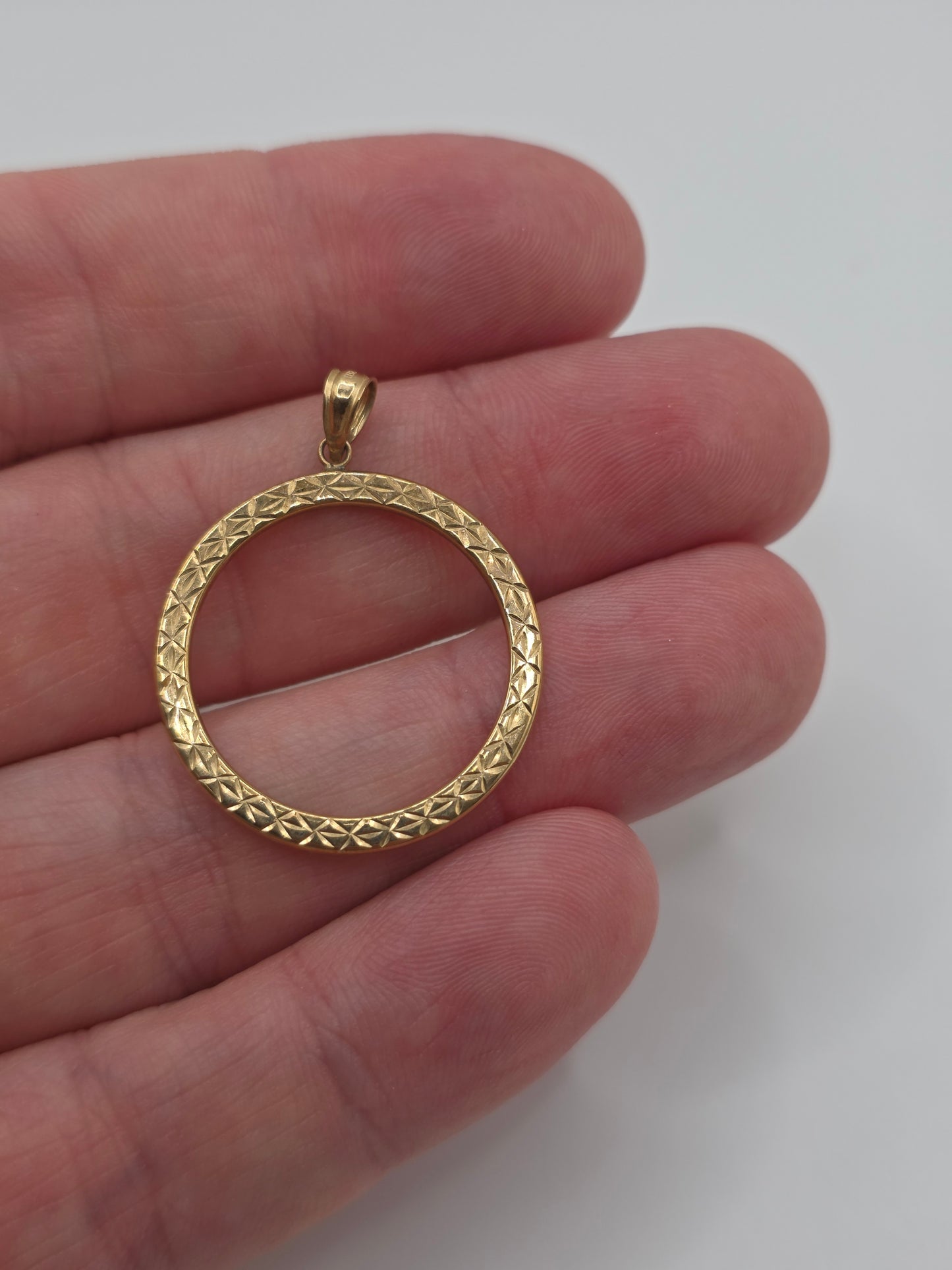 9ct gold pendant