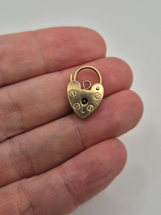 9ct gold padlock (16)
