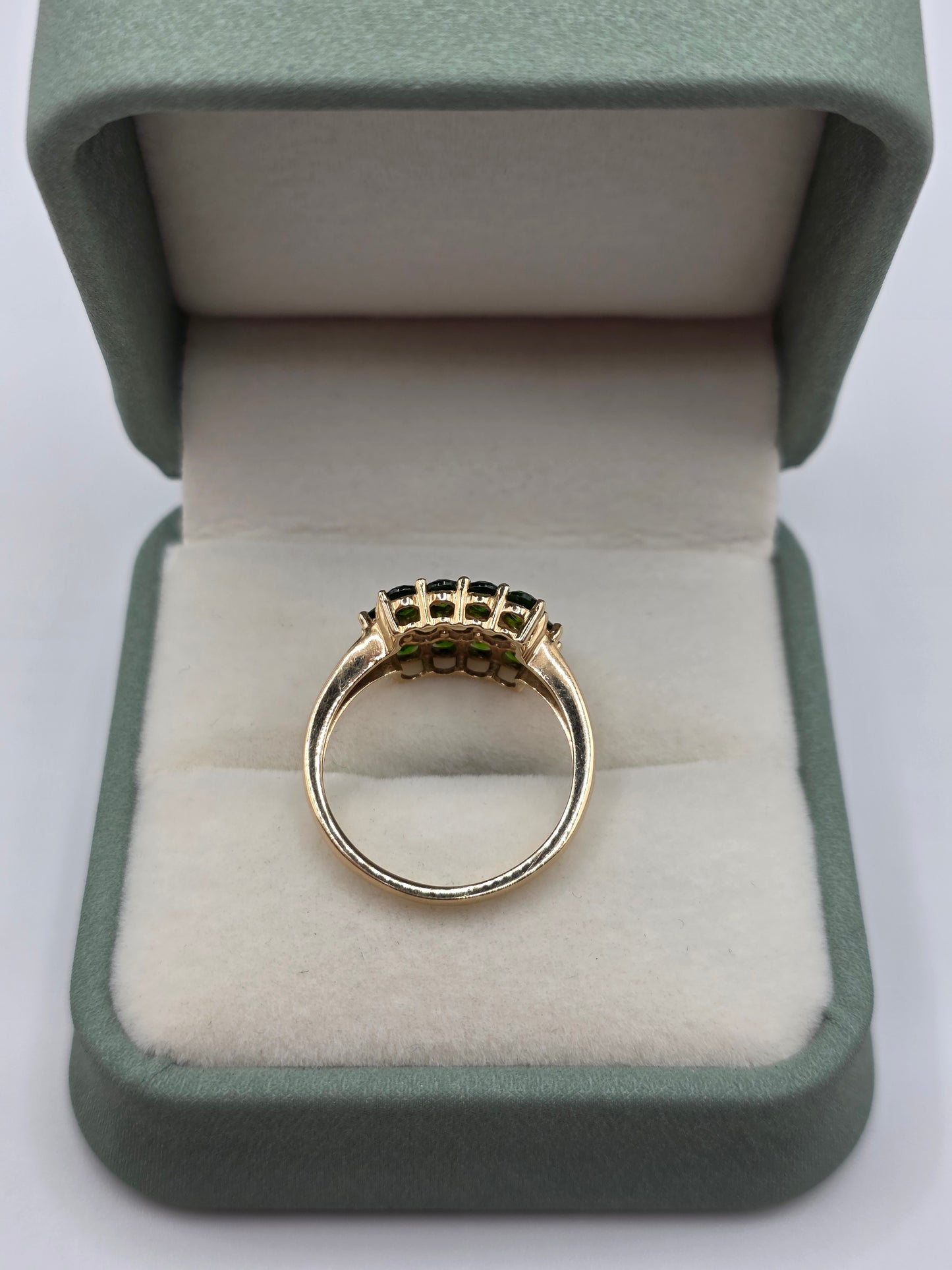 Heavy 9ct gold diopside ring