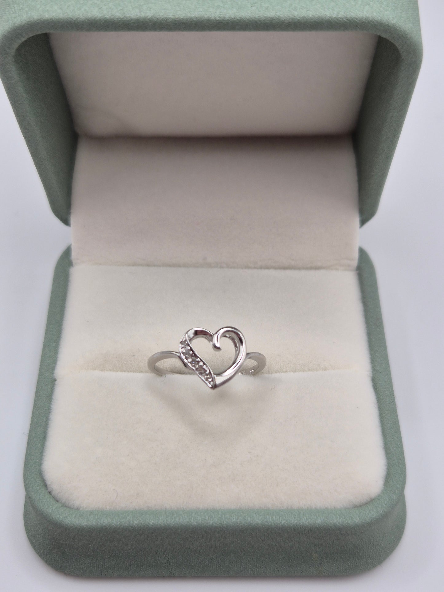9ct white gold diamond heart ring