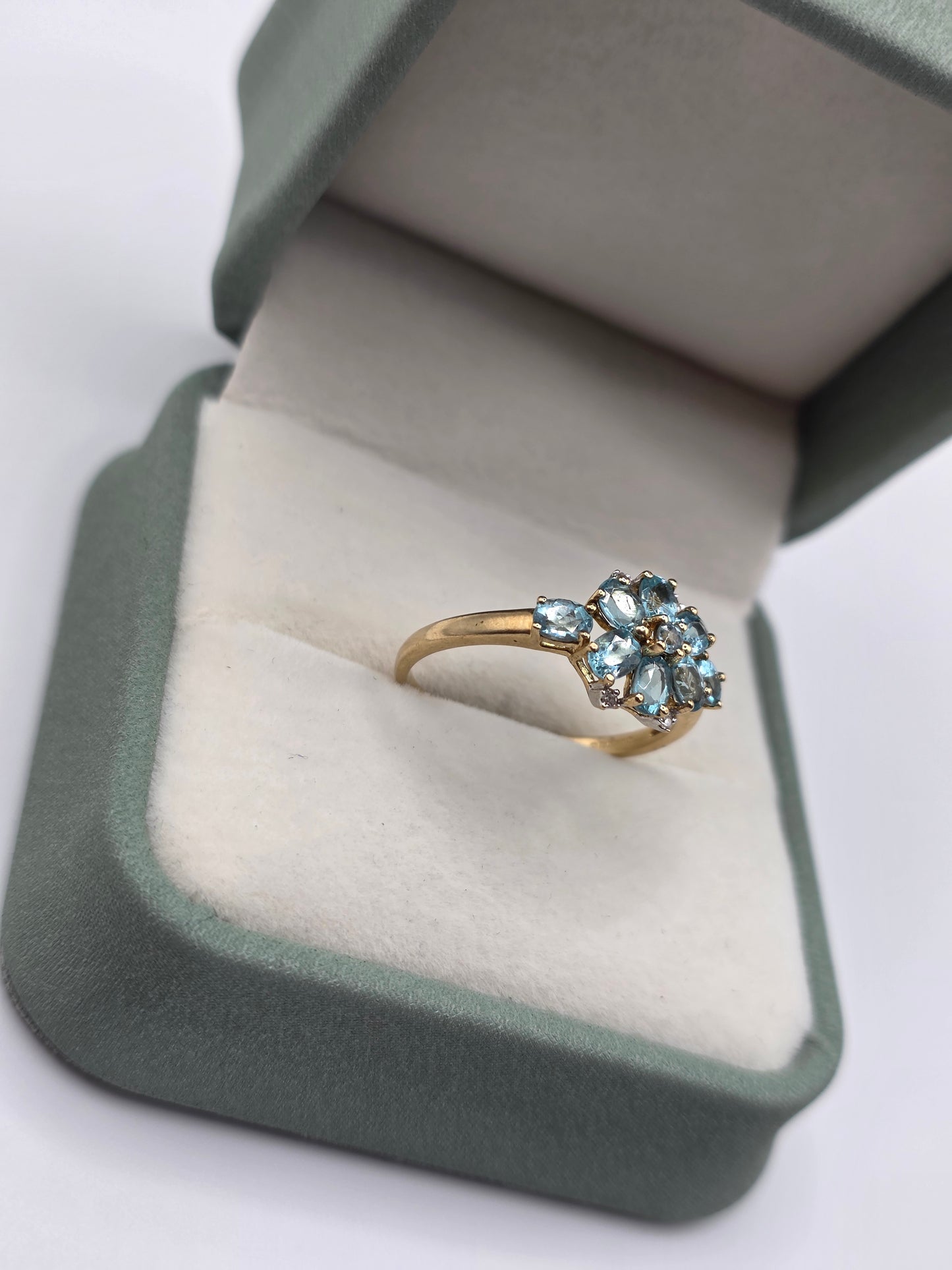 9ct gold aquamarine and diamond ring