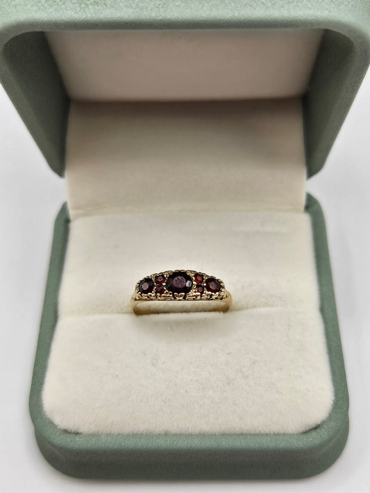 9ct gold garnet ring